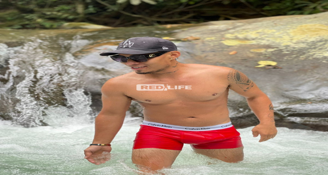 Hola soy Adri&aacute;n un joven