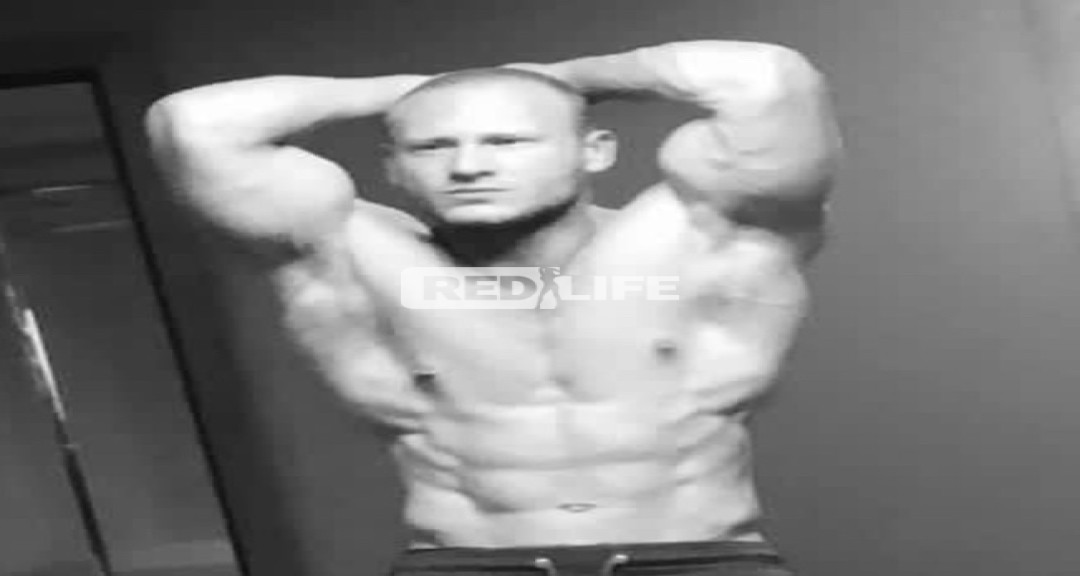 30yo muscular bodybuilder 5ft 10,