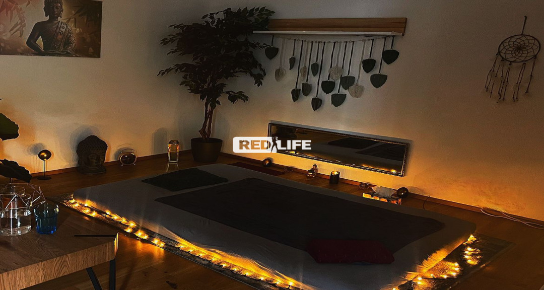 Nab&iacute;z&iacute;me spolupr&aacute;ci pro erotick&eacute;/ Tantra